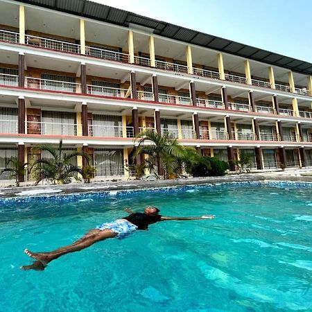 Royal Villa Beach Resort Govind Nagar Esterno foto